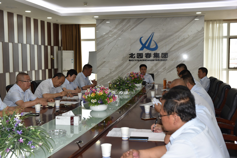 1564560085856238.jpg 圖為:集團(tuán)領(lǐng)導(dǎo)召開2019上半年工作總結(jié)會(huì)議_副本.jpg