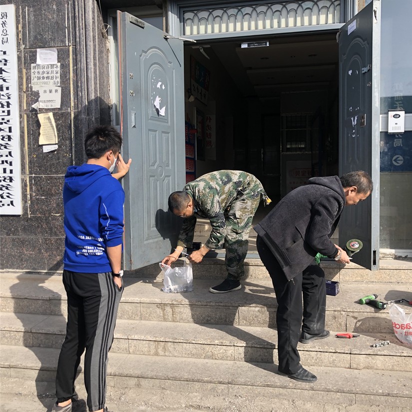 1588149745835799.jpg 圖為:北園春物業(yè)修葺單元門_副本.jpg