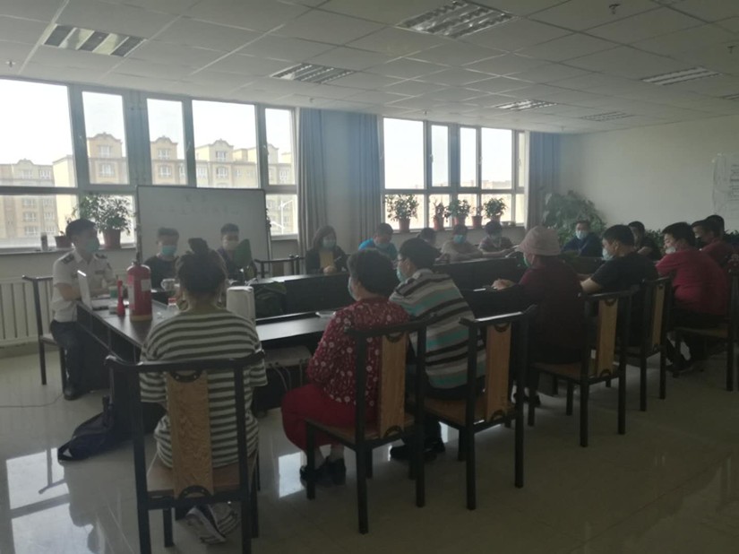 1591072397113211.jpg 圖為:烏蘇北園春市場消防安全知識(shí)講座_副本.jpg