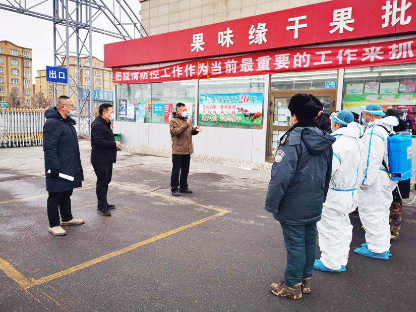 1612254693295283.jpg 圖為:烏蘇市場(chǎng)疫情發(fā)熱人員處置應(yīng)急演練現(xiàn)場(chǎng)_副本.jpg