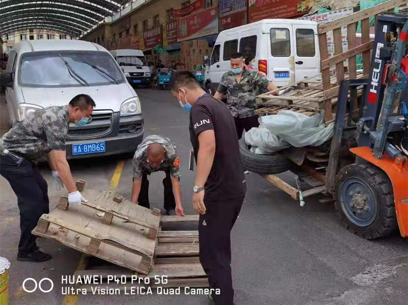 1630467505768541.jpg 圖為:副食市場集中整治安全生產_副本.jpg